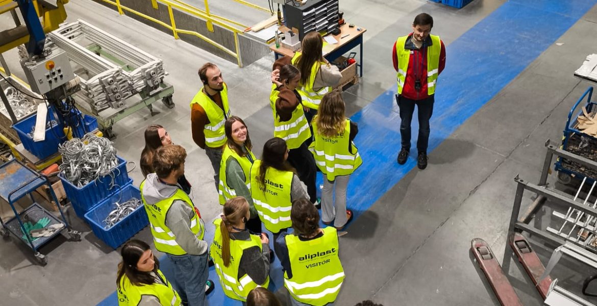 WhatsApp Image 2025-12-08 at 15.33.52 (3)