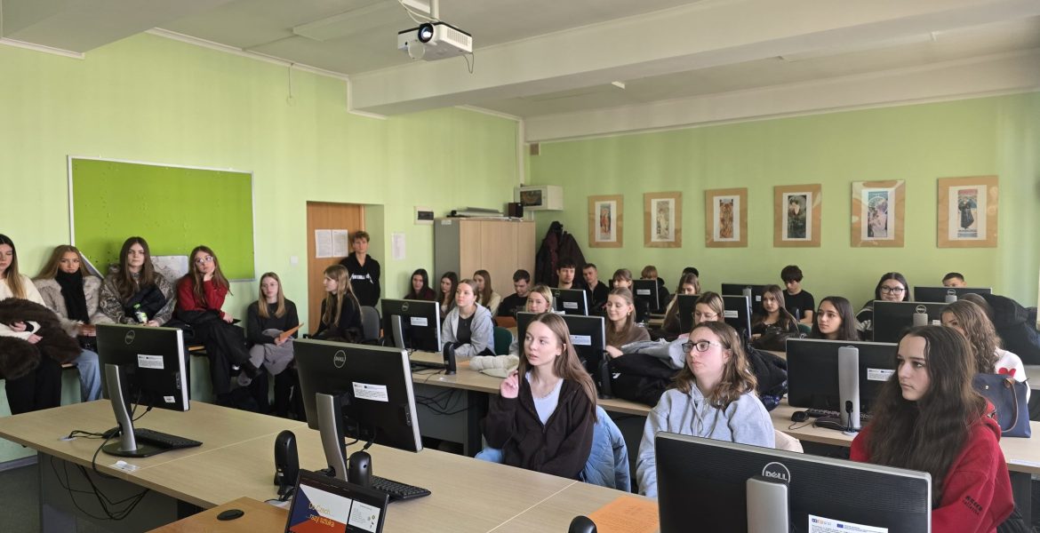 fb2a8de5-f7d2-4175-bdec-b6002590478b