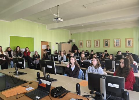 fb2a8de5-f7d2-4175-bdec-b6002590478b